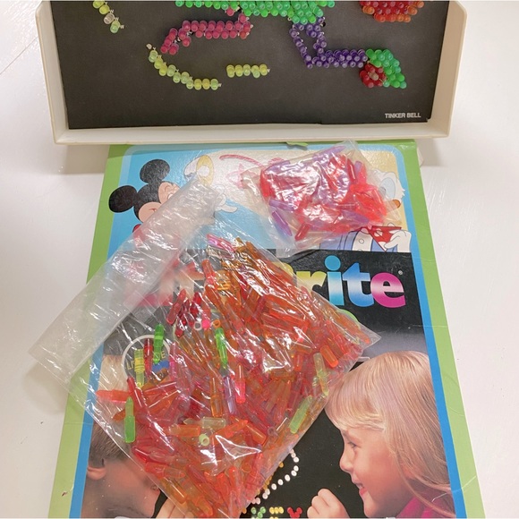 vintage Lite Brite, original box ,instructions , refill pages and pegs - Picture 15 of 15